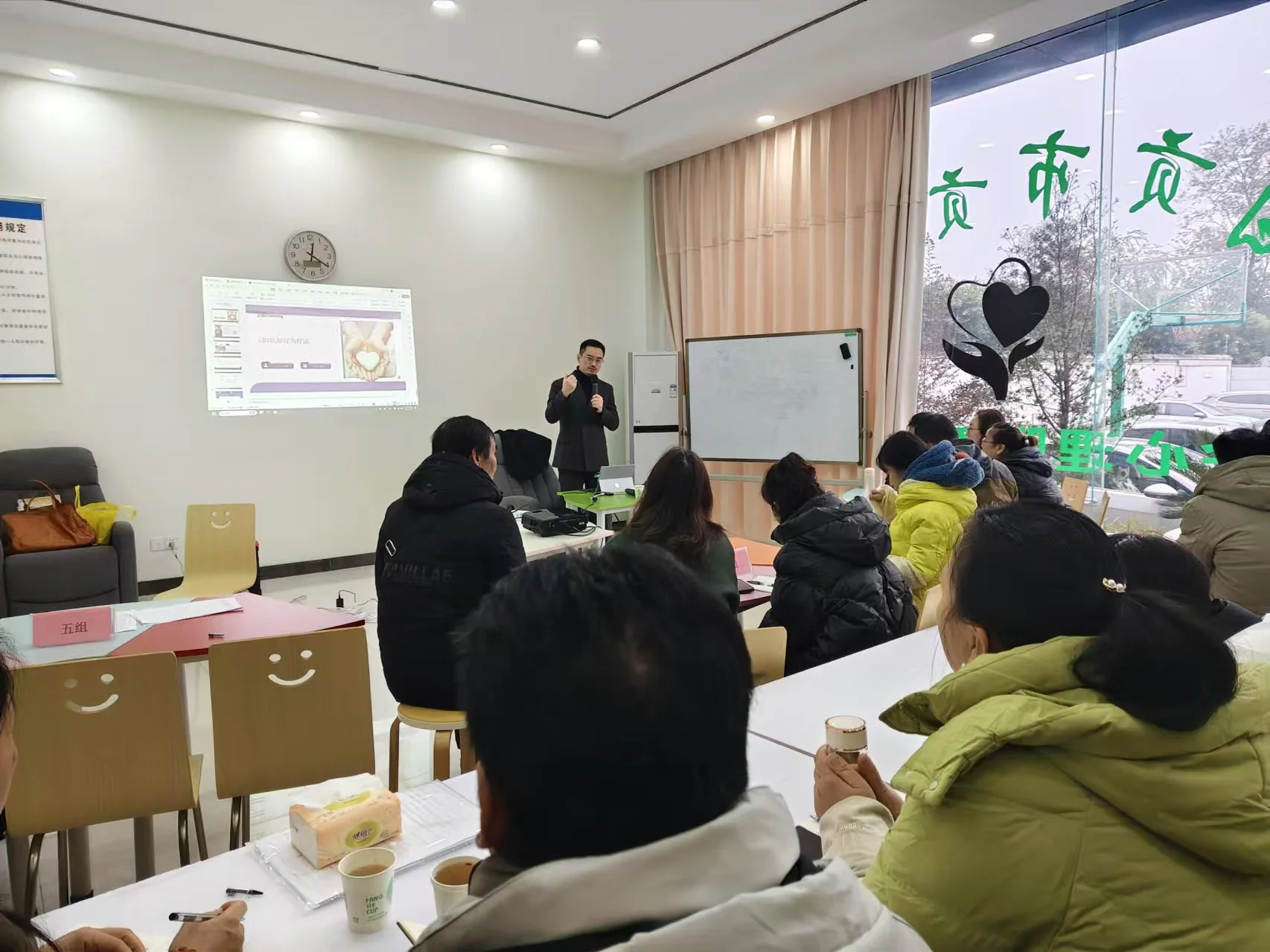 何鹏心理咨询师参加青少年心理相关专业培训